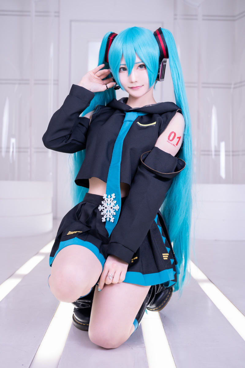 しらゆきミク オリジナル衣装ver. (衣装製作:頭文字Cちゃん@initialc_)